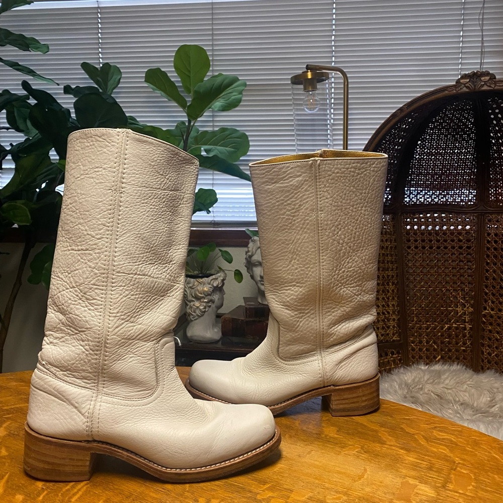 Frye | 10 | White Campus Boots